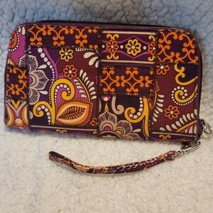 BRAND NEW VERA BRADLEY LARGE WALLET. EXCELLENT TO USE AS A WRISTLET.